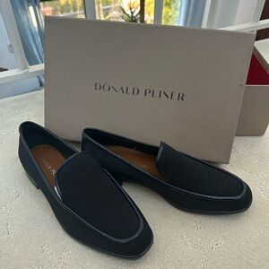 Donald Pliner Woman’s Shoes 6 Navy Loafer Office Classy New with Box.
